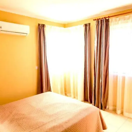 Apartment Dinie, One Bedroom Apartment By The Beach With Pool Apartament