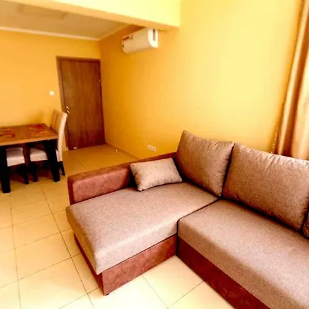 Apartament Apartment Dinie, One Bedroom Apartment By The Beach With Pool Larnaca