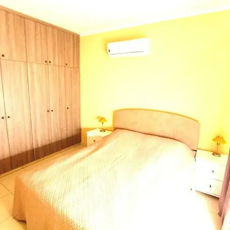 Apartment Dinie, One Bedroom Apartment By The Beach With Pool