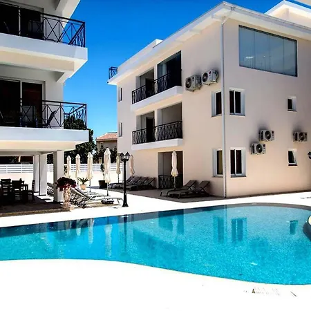 Apartment Dinie, One Bedroom Apartment By The Beach With Pool Lägenhet *